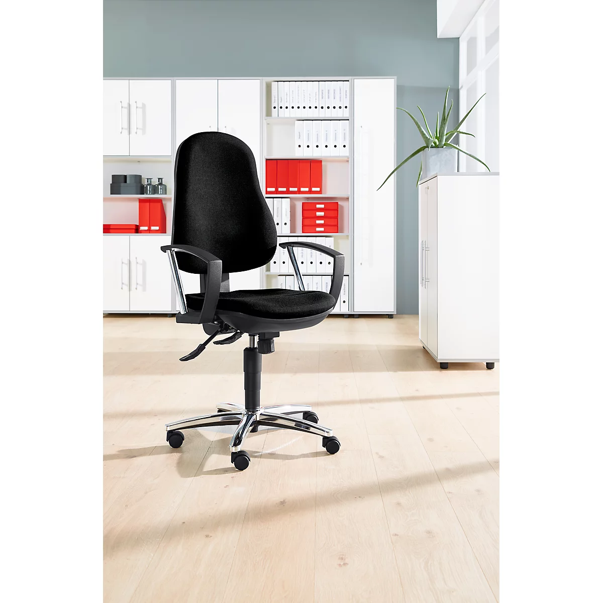 Bürostuhl Topstar POINT DELUXE, Mit Armlehnen, Synchronmechanik, Bandscheibensitz, Schwarz/chromsilber 2 Bürostuhl Topstar POINT DELUXE, Mit Armlehnen, Synchronmechanik, Bandscheibensitz, Schwarz/chromsilber – Bild 2