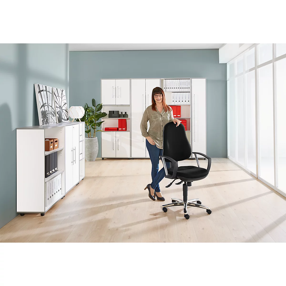 Bürostuhl Topstar POINT DELUXE, Mit Armlehnen, Synchronmechanik, Bandscheibensitz, Schwarz/chromsilber 4 Bürostuhl Topstar POINT DELUXE, Mit Armlehnen, Synchronmechanik, Bandscheibensitz, Schwarz/chromsilber – Bild 4