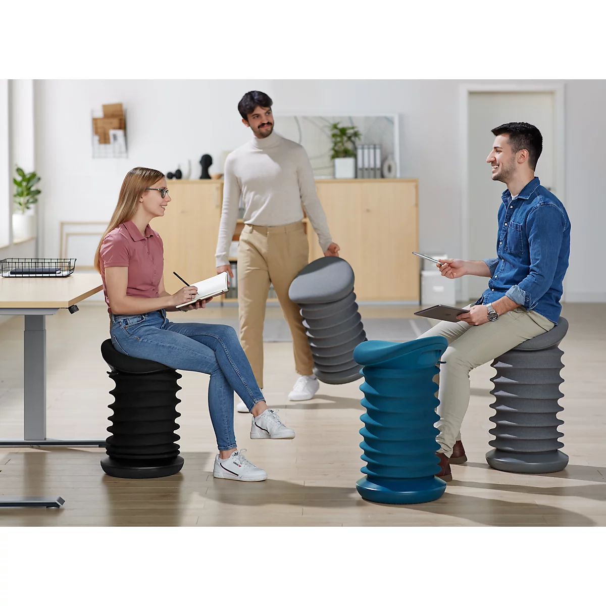 Hocker Topstar® Sitness 4D, Für Bewegtes & Ergonomisches Sitzen, Federmechanik, Sitzhöhenverstellbar, B 375 X T 360 X H 530-640 Mm, Stoffbezug Schwarz 11 Hocker Topstar® Sitness 4D, Für Bewegtes & Ergonomisches Sitzen, Federmechanik, Sitzhöhenverstellbar, B 375 X T 360 X H 530-640 Mm, Stoffbezug Schwarz – Bild 11