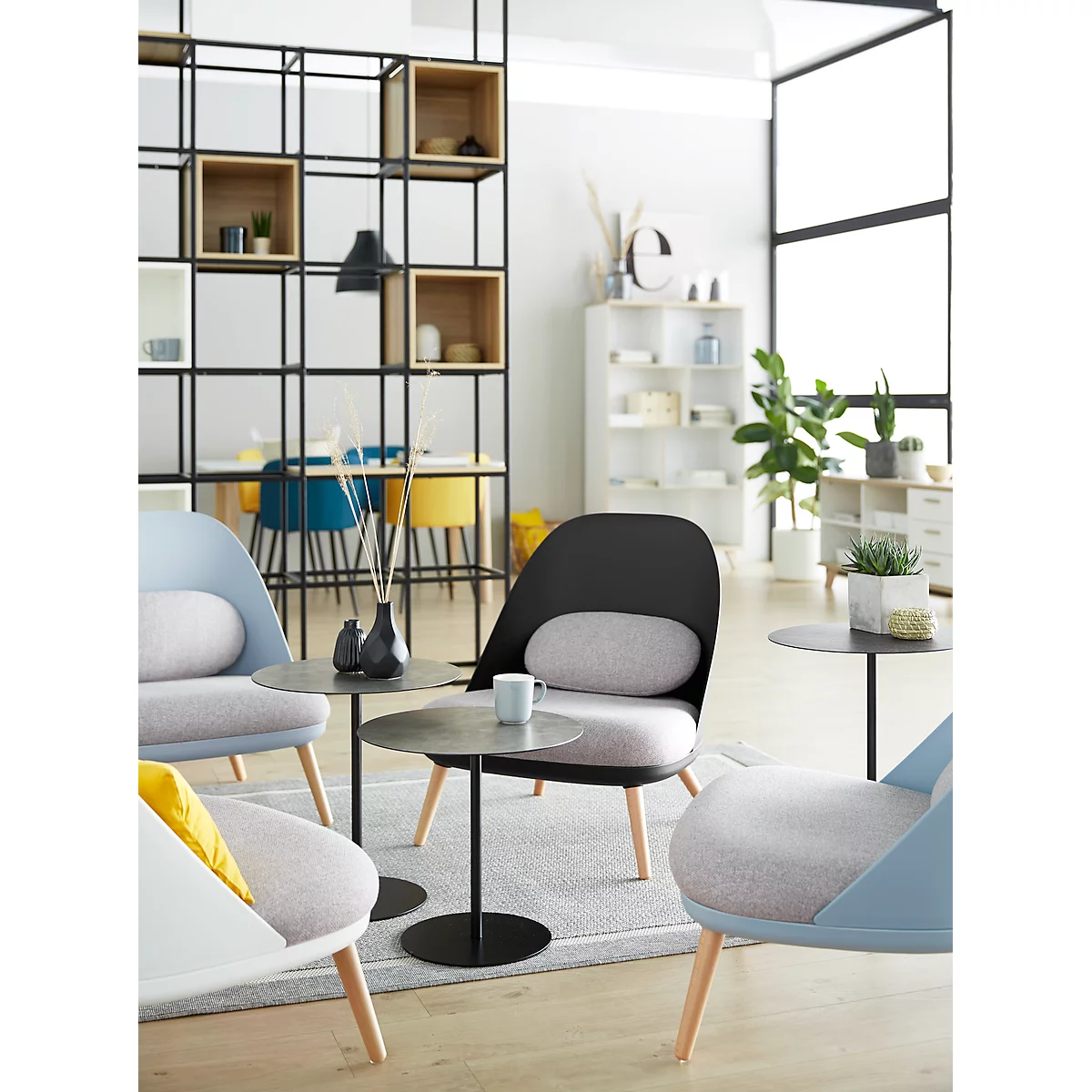 Lounge Sessel, 4-Fuß, B 700 X T 655 X H 755 Mm, Gepolstert, Sitzschale Schwarz 1 Lounge Sessel, 4-Fuß, B 700 X T 655 X H 755 Mm, Gepolstert, Sitzschale Schwarz