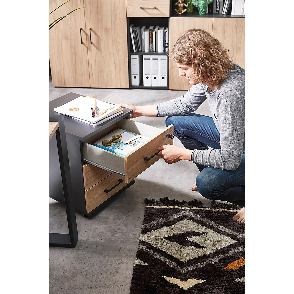 Rollcontainer 333 TEMPIO, Aus Holz, 3 Schubkästen (1 Mit Schloss), B 430 X T 500 X H 550 Mm, Weiß/weiß 4 Rollcontainer 333 TEMPIO, Aus Holz, 3 Schubkästen (1 Mit Schloss), B 430 X T 500 X H 550 Mm, Weiß/weiß – Bild 4