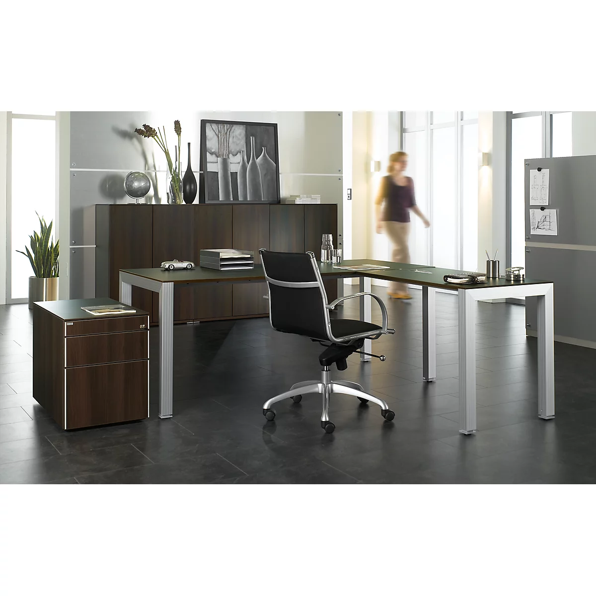 Rollcontainer SOLUS PLAY, 1 Utensilienauszug, 1 Schub, 1 HR-Auszug, Grifflos, Mooreiche 2 Rollcontainer SOLUS PLAY, 1 Utensilienauszug, 1 Schub, 1 HR-Auszug, Grifflos, Mooreiche – Bild 2