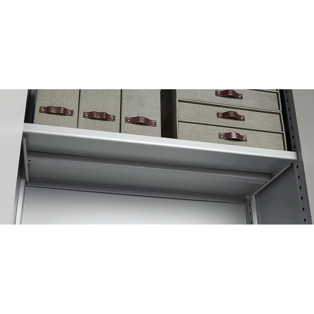 Schäfer Shop Genius Fachbodenunterzug TETRIS SOLID, Für Schränke Mit B 800 Mm & 25 Mm Starken Stahl-Fachböden, Erhöht Tragkraft Auf 75 Kg, W.alu 2 Schäfer Shop Genius Fachbodenunterzug TETRIS SOLID, Für Schränke Mit B 800 Mm & 25 Mm Starken Stahl-Fachböden, Erhöht Tragkraft Auf 75 Kg, W.alu – Bild 2