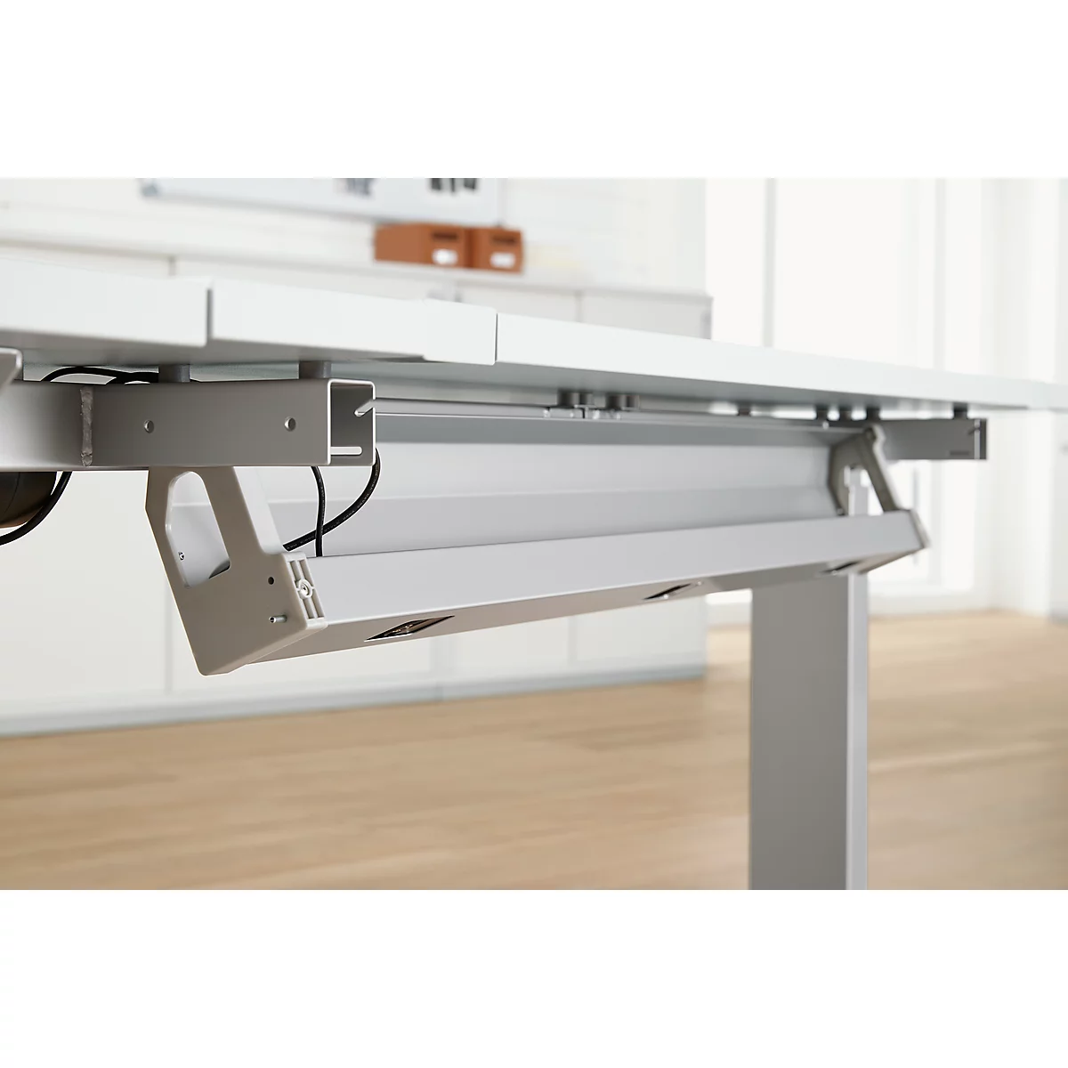 Schäfer Shop Genius Kabelkanal PLANOVA ERGOSTYLE, 318 Mm, Für 800er Tisch, Weißalu 3 Schäfer Shop Genius Kabelkanal PLANOVA ERGOSTYLE, 318 Mm, Für 800er Tisch, Weißalu – Bild 3