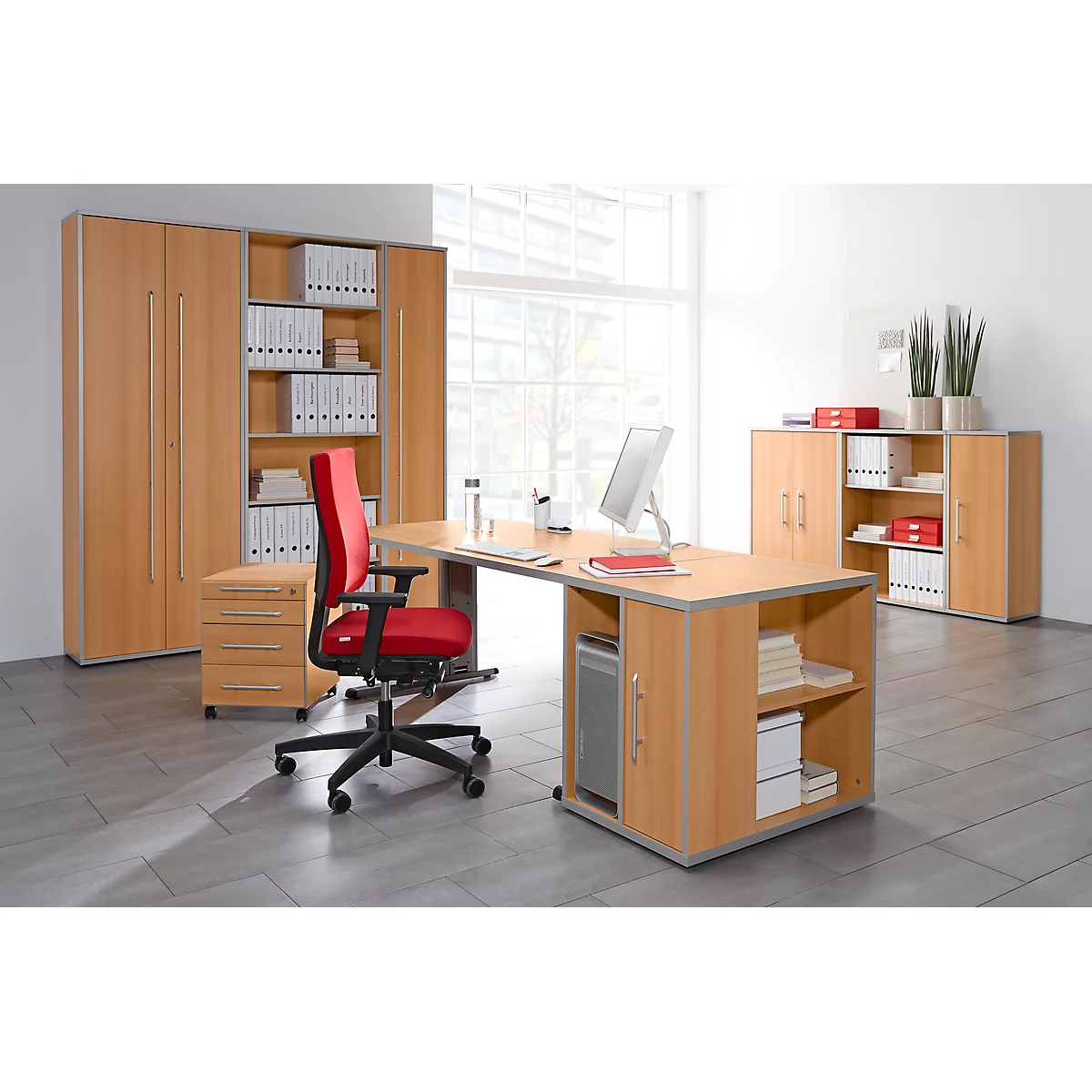 Schäfer Shop Select Rollcontainer Moxxo IQ 1233, Runder Griff, 1 Utensilienfach, 3 Schübe, B 432 X T 580 X H 595 Mm, Abschließbar, Buche-Dekor 2 Schäfer Shop Select Rollcontainer Moxxo IQ 1233, Runder Griff, 1 Utensilienfach, 3 Schübe, B 432 X T 580 X H 595 Mm, Abschließbar, Buche-Dekor – Bild 2