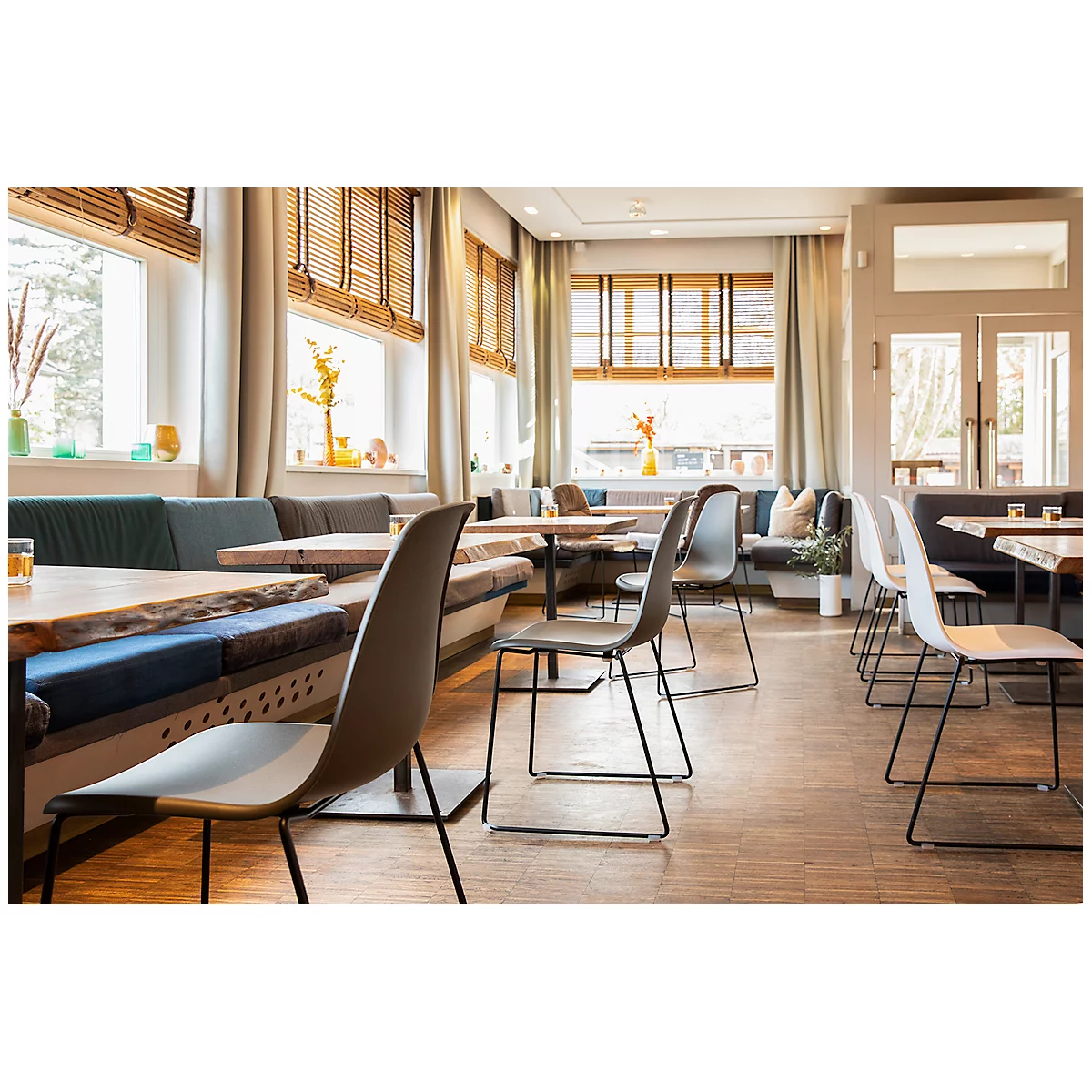 Schalenstuhl Topstar T2020, Kufengestell, Ergonomische Sitzschale, Stapelbar Bis 4 Stück, Sitzhöhe 450 Mm, 2er-Set, Ohne Armlehnen, Schwarz/schwarz 7 Schalenstuhl Topstar T2020, Kufengestell, Ergonomische Sitzschale, Stapelbar Bis 4 Stück, Sitzhöhe 450 Mm, 2er-Set, Ohne Armlehnen, Schwarz/schwarz – Bild 7