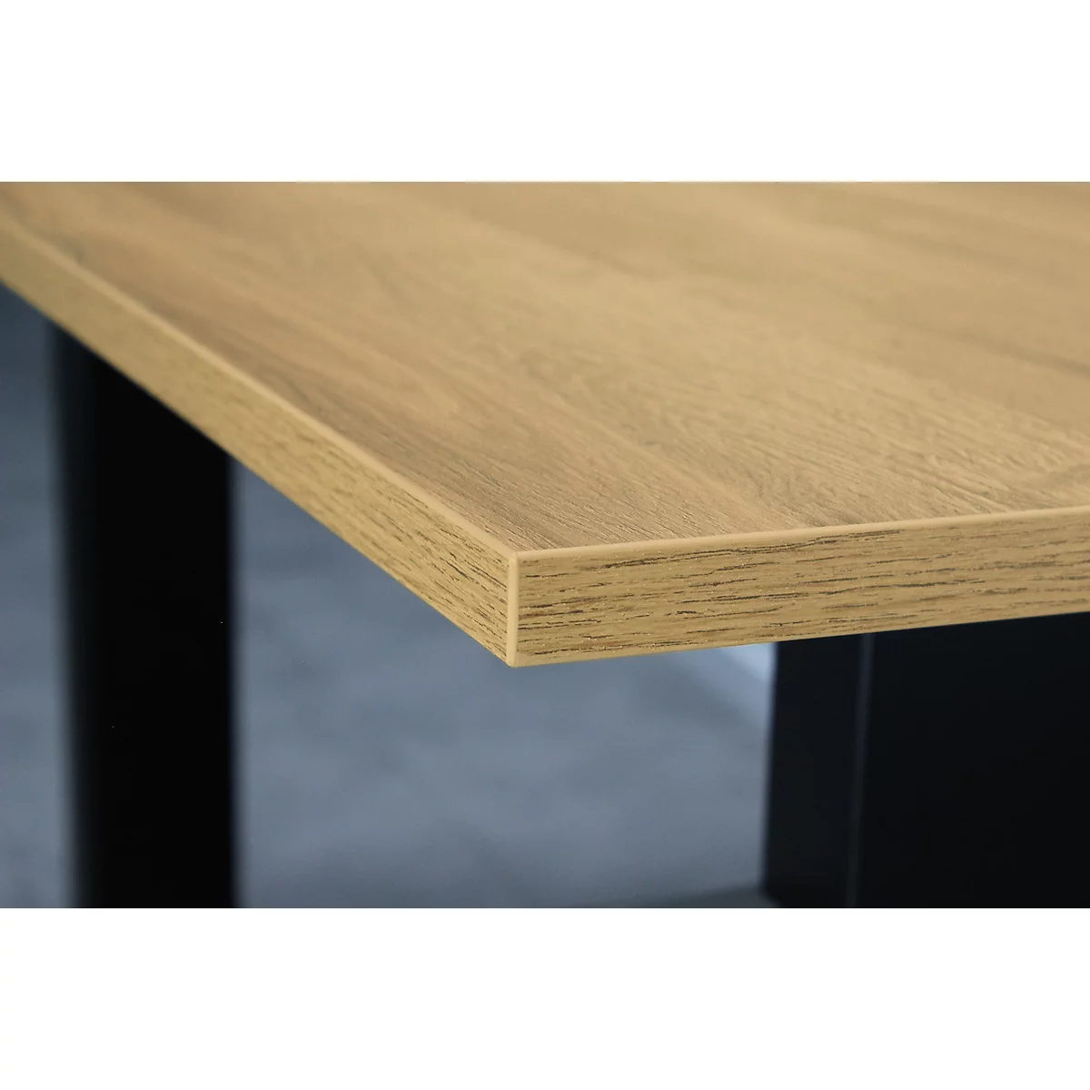 Schreibtisch Agenda, Elektrisch Höhenverstellbar, Rechteck, T-Fuß, B 1600 X T 80 X H 730-1200 Mm, Grandson Eiche/schwarz 2 Schreibtisch Agenda, Elektrisch Höhenverstellbar, Rechteck, T-Fuß, B 1600 X T 80 X H 730-1200 Mm, Grandson Eiche/schwarz – Bild 2