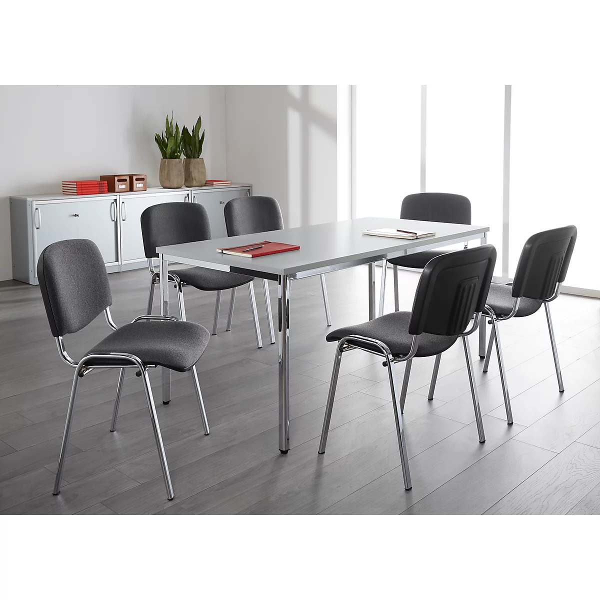 Sparset Stapelstühle ISO BASIC, Bezug Anthrazit, 6 Stück + Tisch, B 1600 X T 800 Mm, Lichtgrau 2 Sparset Stapelstühle ISO BASIC, Bezug Anthrazit, 6 Stück + Tisch, B 1600 X T 800 Mm, Lichtgrau – Bild 2