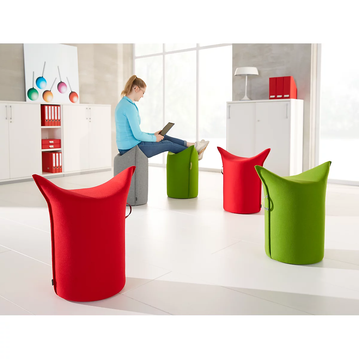 Zipfelhocker WERTHER, Wollfilz, Schwer Entflammbar, Sitzhöhe 500 Mm, Griffschlaufe, Hellgrau 2 Zipfelhocker WERTHER, Wollfilz, Schwer Entflammbar, Sitzhöhe 500 Mm, Griffschlaufe, Hellgrau – Bild 2